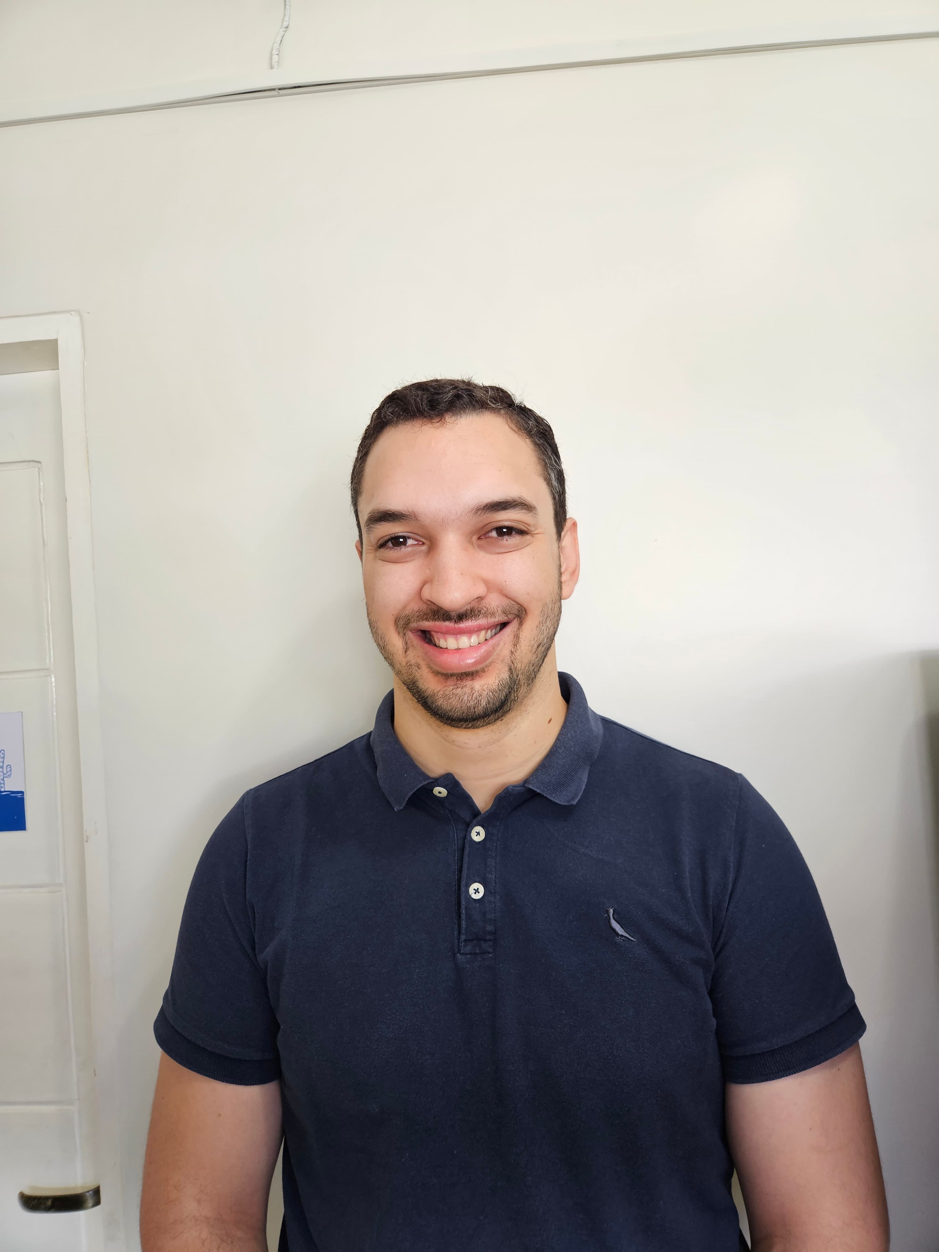 Diretor Administrativo. Formação em Logística, Matemática e Gestão Pública. Experiência em administração e projetos privados. Atuação em liderança e inovação sustentável